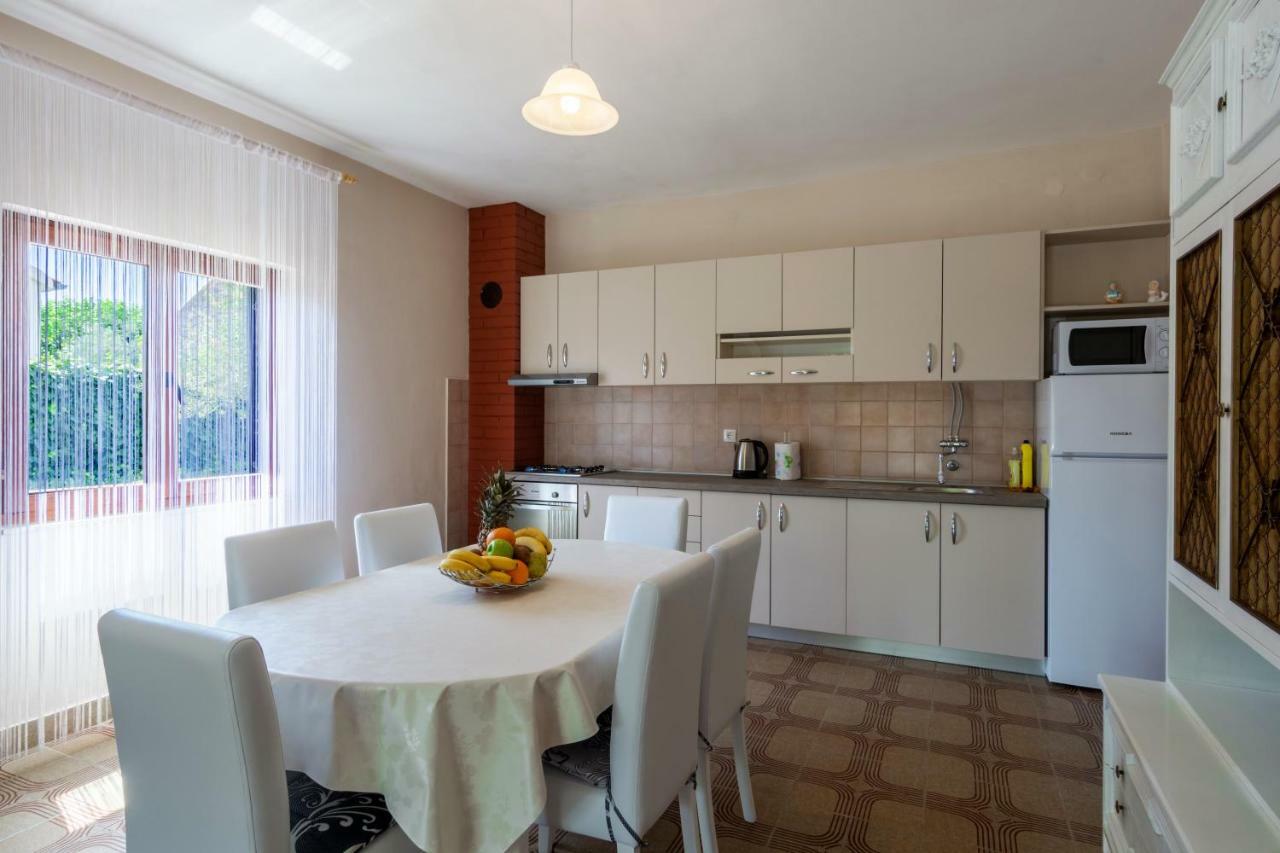 Vacation House Maslina Rupalj Esterno foto