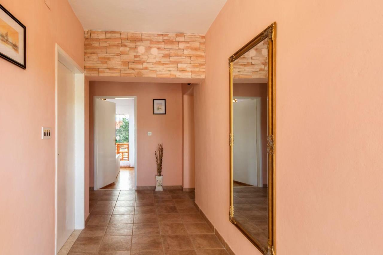 Vacation House Maslina Rupalj Esterno foto