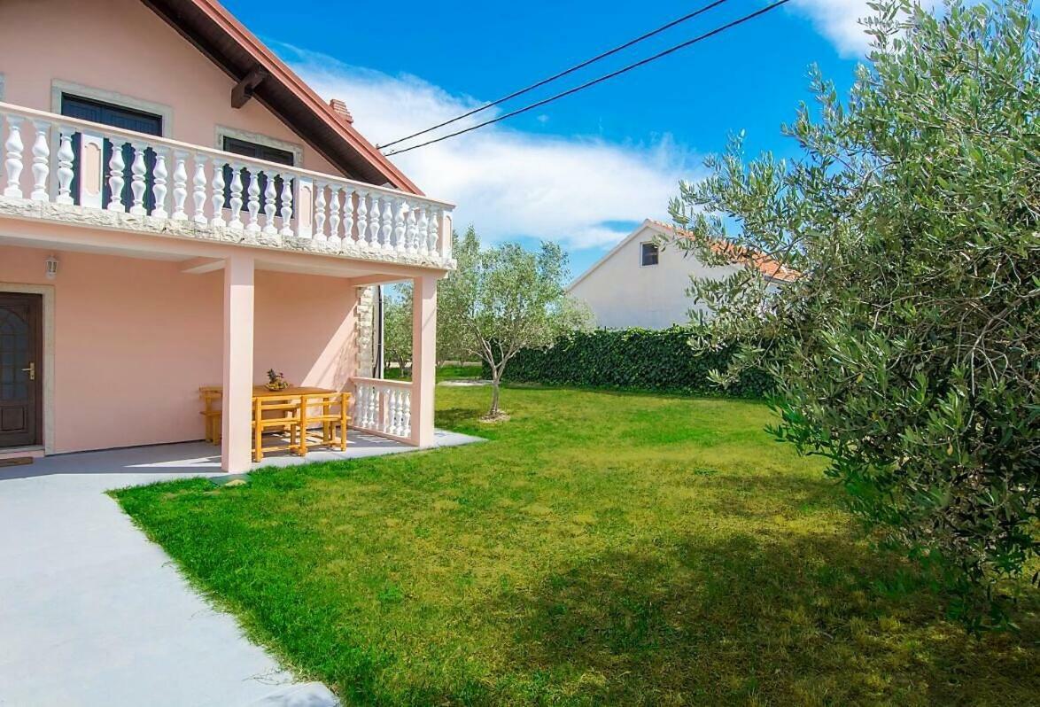 Vacation House Maslina Rupalj Esterno foto