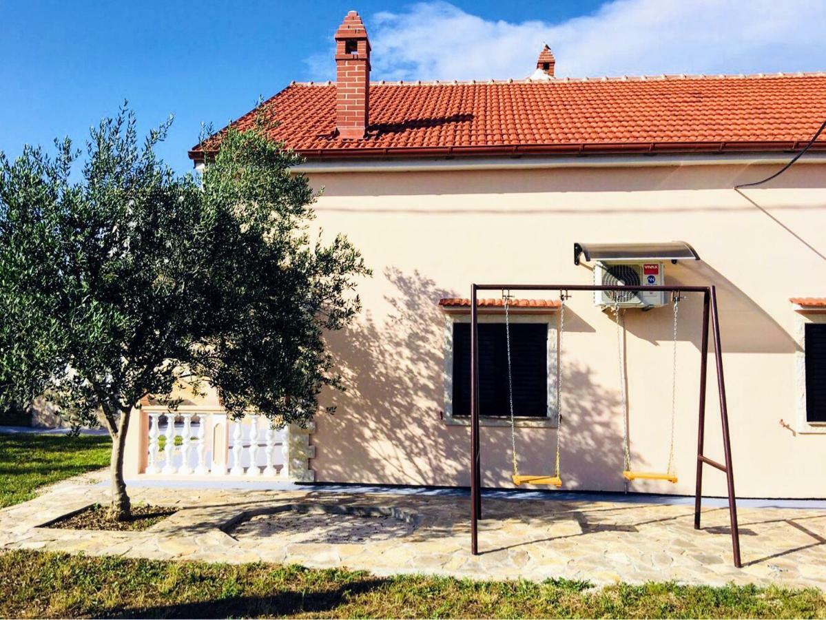 Vacation House Maslina Rupalj Esterno foto