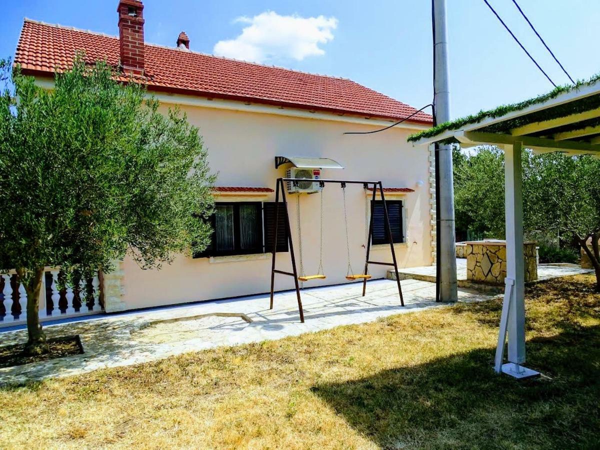 Vacation House Maslina Rupalj Esterno foto
